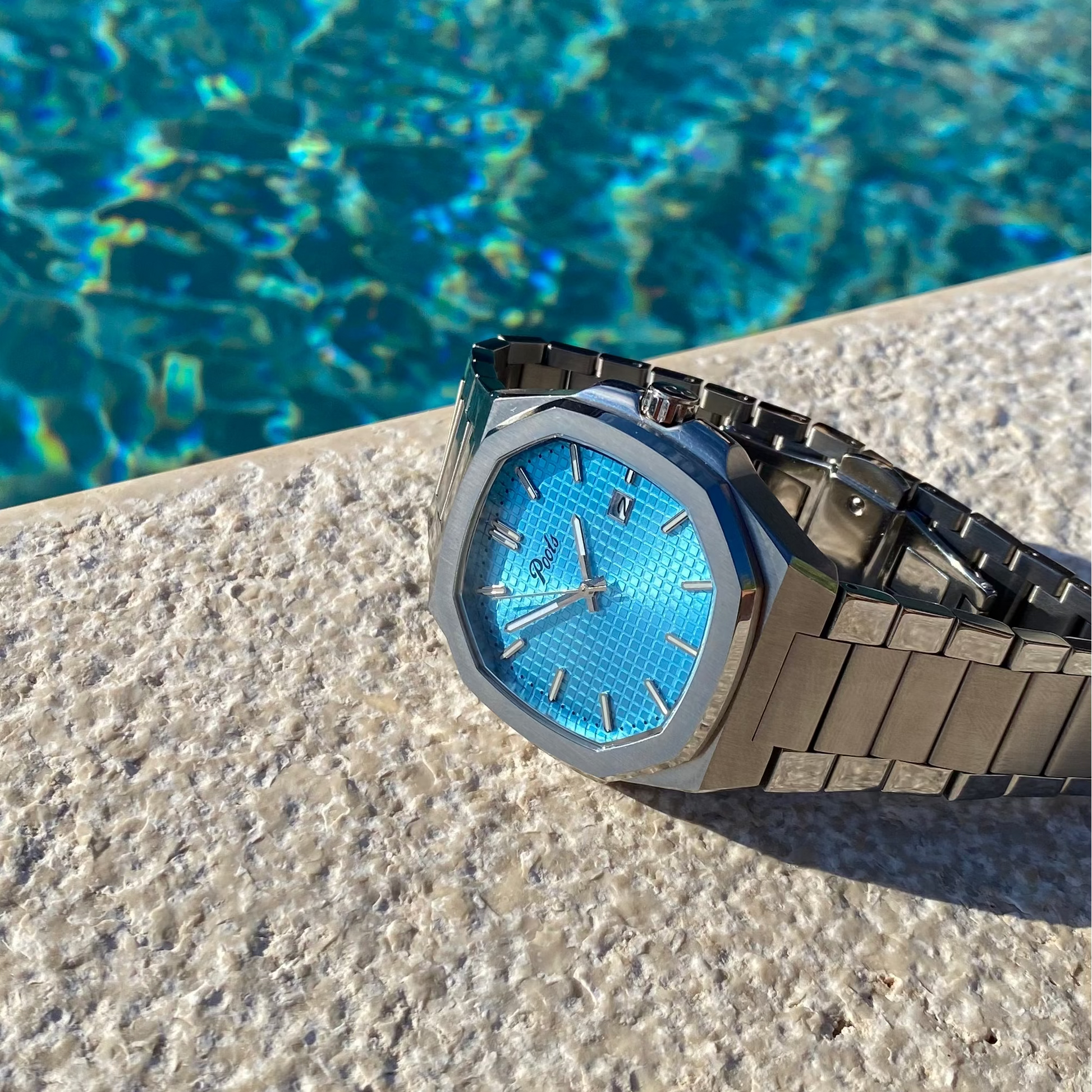 Pools CISANO Herrenuhr mit hellblauen Zifferblatt und Edelstahlarmband Meer